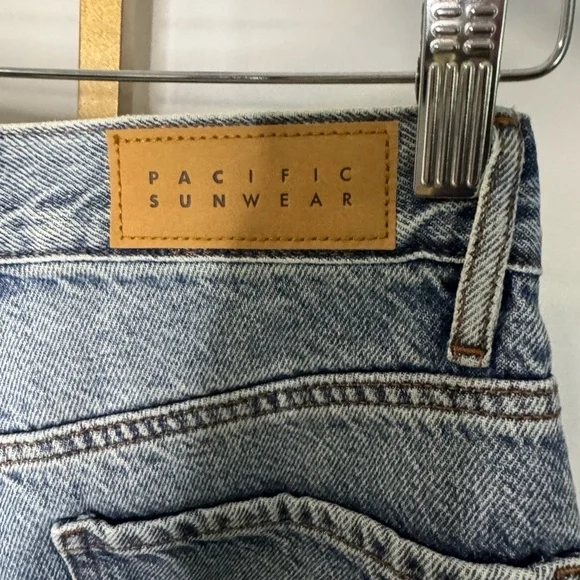 Pacific Sunwear Light Blue Relaxed Straight Leg Dad Jeans - Picture 4 of 7